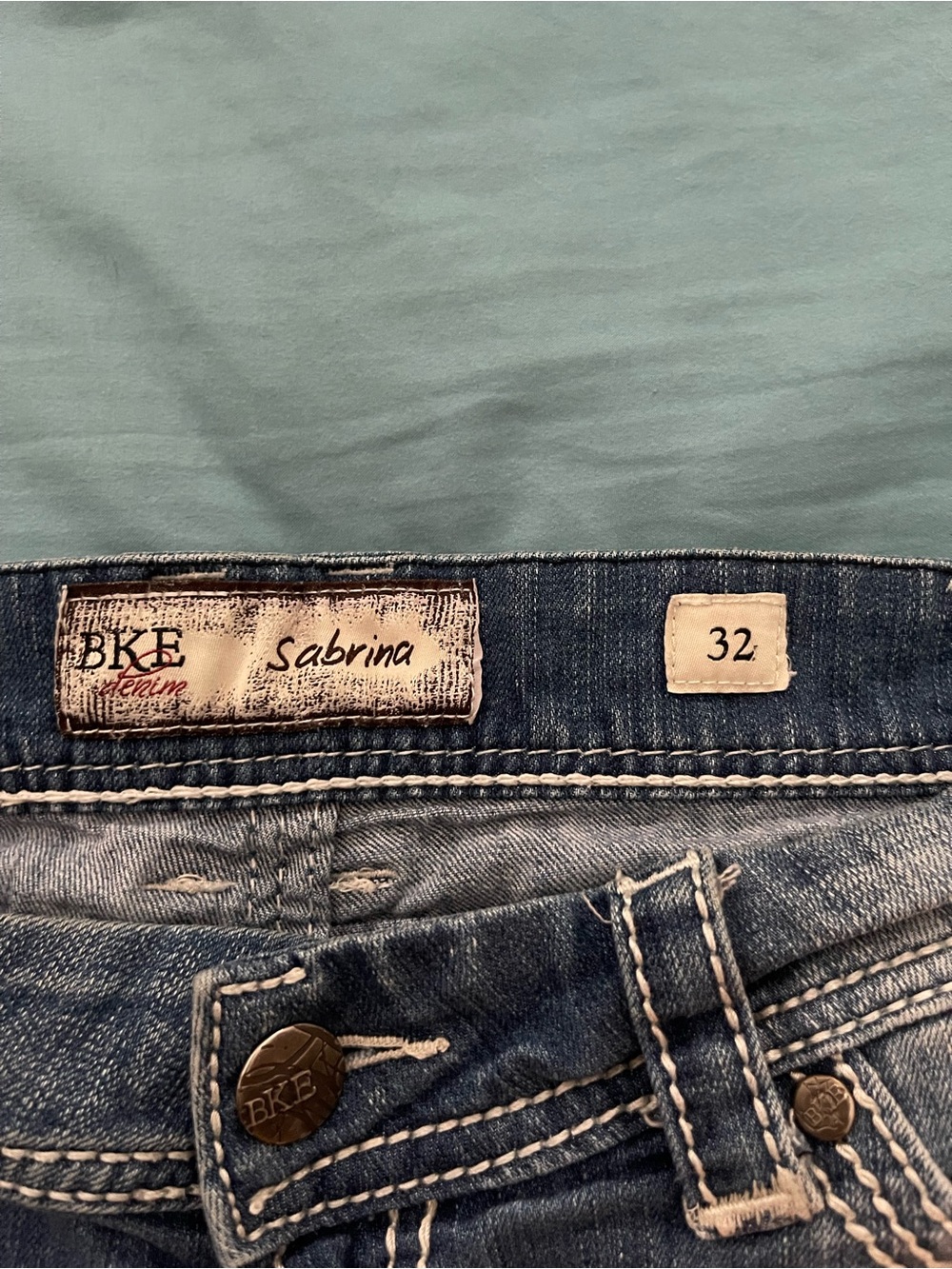 Buckle BKE Sabrina Women's Distressed Denim Shorts - Picture 2 of 4